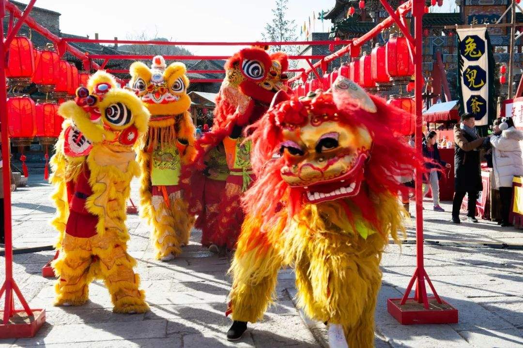 北京舞龙舞狮队表演多少钱、哪家好更专业?